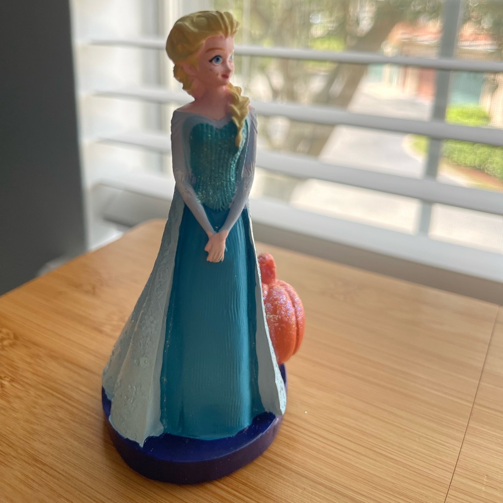 Elsa Pumpkin Figurine
